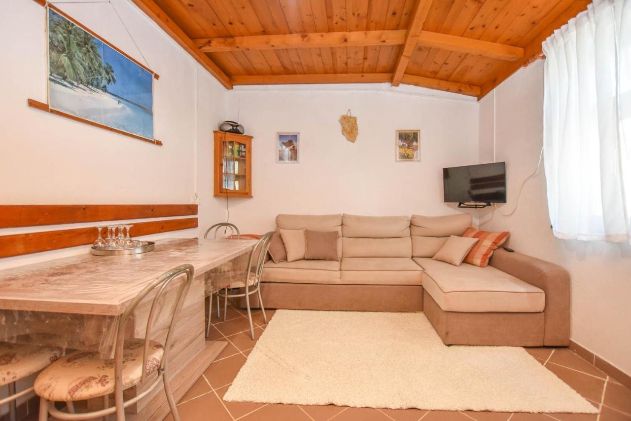 House Oliva Villa Tkon Exterior photo